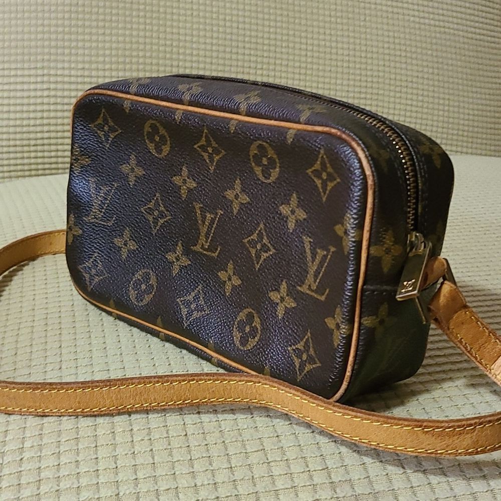 💯Authentic Louis Vuitton Handbag 🍀 - Picture 11 of 17